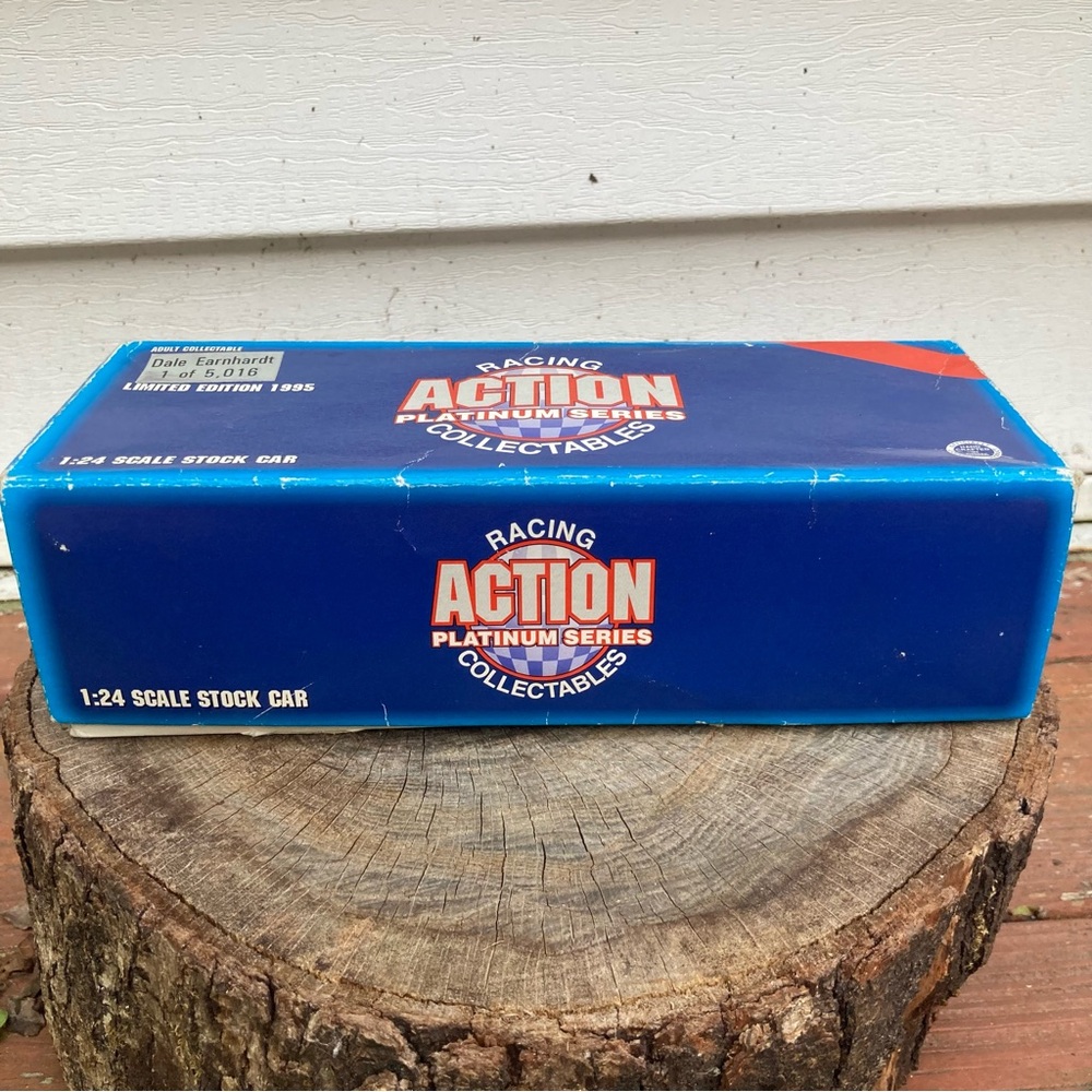 1:24 Scale Stock Car - Blue